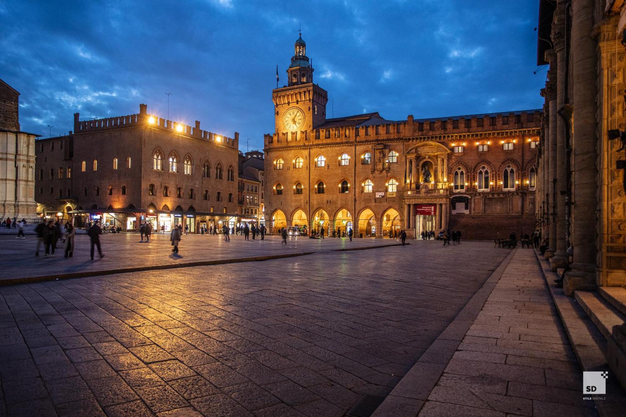 Urbanicooh Garisenda - Piazza Maggiore View 博洛尼亚 外观 照片